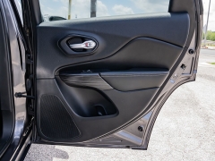 Used 2016  Jeep Cherokee 4d SUV 4WD Limited V6 at A Motors Sales & Finance near San Antonio&comma; TX