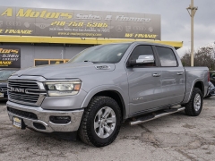 Used 2019  Ram 1500 2WD Crew Cab Laramie at A Motors Sales & Finance near San Antonio&comma; TX