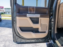 Used 2018  Ford F-150 2WD SuperCrew Lariat 5 1&sol;2 at A Motors Sales & Finance near San Antonio&comma; TX