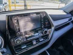 Used 2022  Toyota Highlander XLE FWD at A Motors Sales & Finance near San Antonio, TX