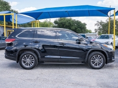 Used 2019  Toyota Highlander 4d SUV FWD XLE at A Motors Sales & Finance near San Antonio&comma; TX