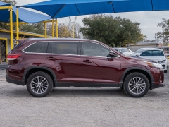 Used 2019  Toyota Highlander 4d SUV FWD XLE at A Motors Sales & Finance near San Antonio&comma; TX