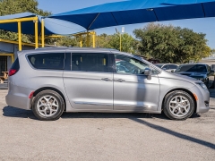 Used 2020  Chrysler Pacifica 4d Wagon Limited at A Motors Sales & Finance near San Antonio, TX