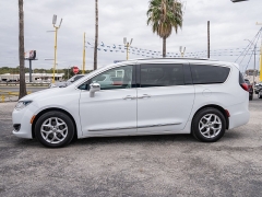 Used 2020  Chrysler Pacifica 4d Wagon Limited at A Motors Sales & Finance near San Antonio, TX
