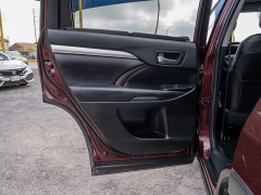 Used 2019  Toyota Highlander 4d SUV FWD XLE at A Motors Sales & Finance near San Antonio&comma; TX