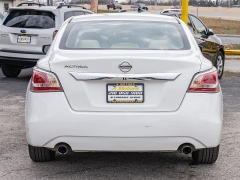 Used 2015  Nissan Altima 4d Sedan 2&period;5L at A Motors Sales & Finance near San Antonio&comma; TX