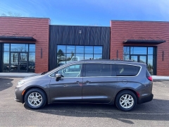 Used 2022  Chrysler Pacifica Touring L FWD at Leadbelt Auto Sales near Leadington&comma; MO