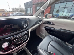 Used 2023  Chrysler Pacifica Touring L FWD at Leadbelt Auto Sales near Leadington&comma; MO