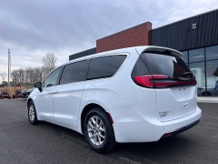 Used 2024  Chrysler Pacifica Touring L FWD at Leadbelt Auto Sales near Leadington&comma; MO