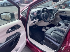 Used 2023  Chrysler Pacifica Touring L FWD at Leadbelt Auto Sales near Leadington&comma; MO