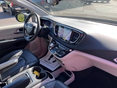 Used 2023  Chrysler Pacifica Touring L FWD at Leadbelt Auto Sales near Leadington&comma; MO