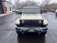 Used 2022  Jeep Gladiator Willys 4x4 at Leadbelt Auto Sales near Leadington&comma; MO