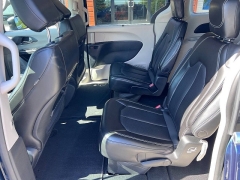 Used 2023  Chrysler Pacifica Touring L FWD at Leadbelt Auto Sales near Leadington&comma; MO