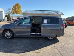 Used 2022 Chrysler Pacifica Touring L FWD at Leadbelt Auto Sales near Farmington, MO