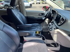 Used 2021  Chrysler Pacifica Touring L FWD at Leadbelt Auto Sales near Leadington&comma; MO