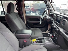 Used 2022  Jeep Gladiator Willys 4x4 at Leadbelt Auto Sales near Leadington&comma; MO