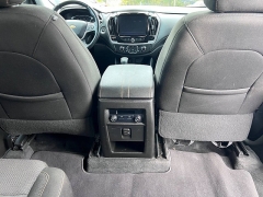 Used 2021  Chevrolet Traverse FWD 4dr LT Cloth w/1LT at Leadbelt Auto Sales near Farmington, MO