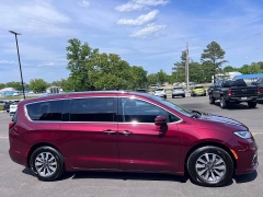 Used 2021  Chrysler Pacifica Touring L FWD at Leadbelt Auto Sales near Leadington&comma; MO