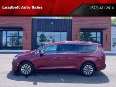 Used 2021  Chrysler Pacifica Touring L FWD at Leadbelt Auto Sales near Leadington&comma; MO