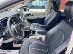 Used 2024  Chrysler Pacifica Touring L FWD at Leadbelt Auto Sales near Leadington&comma; MO