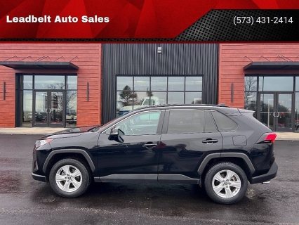 2021 Toyota RAV4 XLE's photo