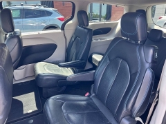 Used 2021  Chrysler Pacifica Touring L FWD at Leadbelt Auto Sales near Leadington&comma; MO