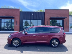 Used 2021  Chrysler Pacifica Touring L FWD at Leadbelt Auto Sales near Leadington&comma; MO
