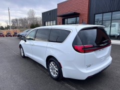 Used 2024  Chrysler Pacifica Touring L FWD at Leadbelt Auto Sales near Leadington&comma; MO