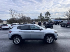 Used 2024  Jeep Compass Latitude 4x4 at Leadbelt Auto Sales near Leadington&comma; MO
