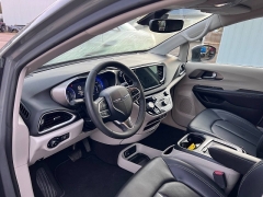 Used 2023  Chrysler Pacifica Touring L FWD at Leadbelt Auto Sales near Farmington, MO