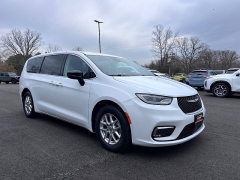 Used 2024  Chrysler Pacifica Touring L FWD at Leadbelt Auto Sales near Leadington&comma; MO