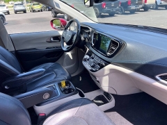 Used 2021  Chrysler Pacifica Touring L FWD at Leadbelt Auto Sales near Leadington&comma; MO