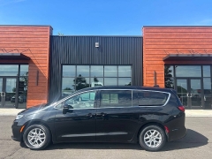Used 2023  Chrysler Pacifica Touring L FWD at Leadbelt Auto Sales near Leadington&comma; MO
