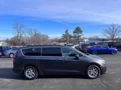 Used 2022  Chrysler Pacifica Touring L FWD at Leadbelt Auto Sales near Leadington&comma; MO