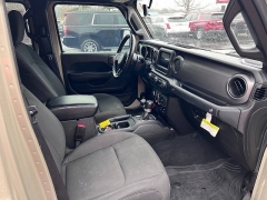 Used 2022  Jeep Gladiator Willys 4x4 at Leadbelt Auto Sales near Leadington&comma; MO