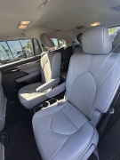 Used 2021  Toyota Highlander FWD &lpar;Natl&rpar; at Leadbelt Auto Sales near Leadington&comma; MO