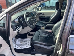 Used 2022  Chrysler Pacifica Touring L FWD at Leadbelt Auto Sales near Leadington&comma; MO