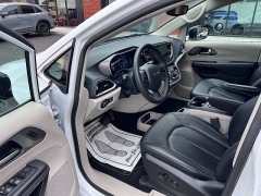 Used 2024  Chrysler Pacifica Touring L FWD at Leadbelt Auto Sales near Leadington&comma; MO