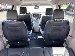 Used 2021  Chrysler Pacifica Touring L FWD at Leadbelt Auto Sales near Leadington&comma; MO