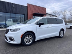 Used 2024  Chrysler Pacifica Touring L FWD at Leadbelt Auto Sales near Leadington&comma; MO