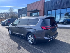 Used 2022  Chrysler Pacifica Touring L FWD at Leadbelt Auto Sales near Leadington&comma; MO