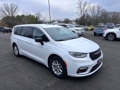 Used 2024  Chrysler Pacifica Touring L FWD at Leadbelt Auto Sales near Leadington&comma; MO