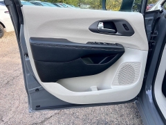 Used 2023  Chrysler Pacifica Touring L FWD at Leadbelt Auto Sales near Farmington, MO