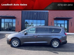  2022 Chrysler Pacifica Touring L FWD at Leadbelt Auto Sales near Leadington&comma; MO