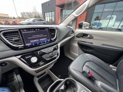 Used 2024  Chrysler Pacifica Touring L FWD at Leadbelt Auto Sales near Leadington&comma; MO