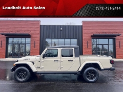 Used 2022  Jeep Gladiator Willys 4x4 at Leadbelt Auto Sales near Leadington&comma; MO