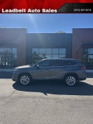 Used 2021  Toyota Highlander FWD &lpar;Natl&rpar; at Leadbelt Auto Sales near Leadington&comma; MO