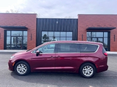 Used 2023  Chrysler Pacifica Touring L FWD at Leadbelt Auto Sales near Leadington&comma; MO