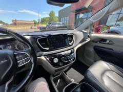 Used 2021  Chrysler Pacifica Touring L FWD at Leadbelt Auto Sales near Leadington&comma; MO