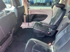 Used 2022  Chrysler Pacifica Touring L FWD at Leadbelt Auto Sales near Leadington&comma; MO